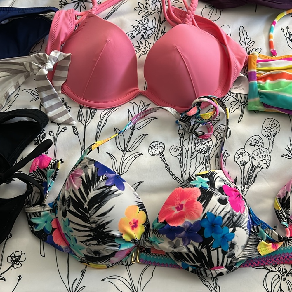 Assorted bathing suits - Picture 3 of 4